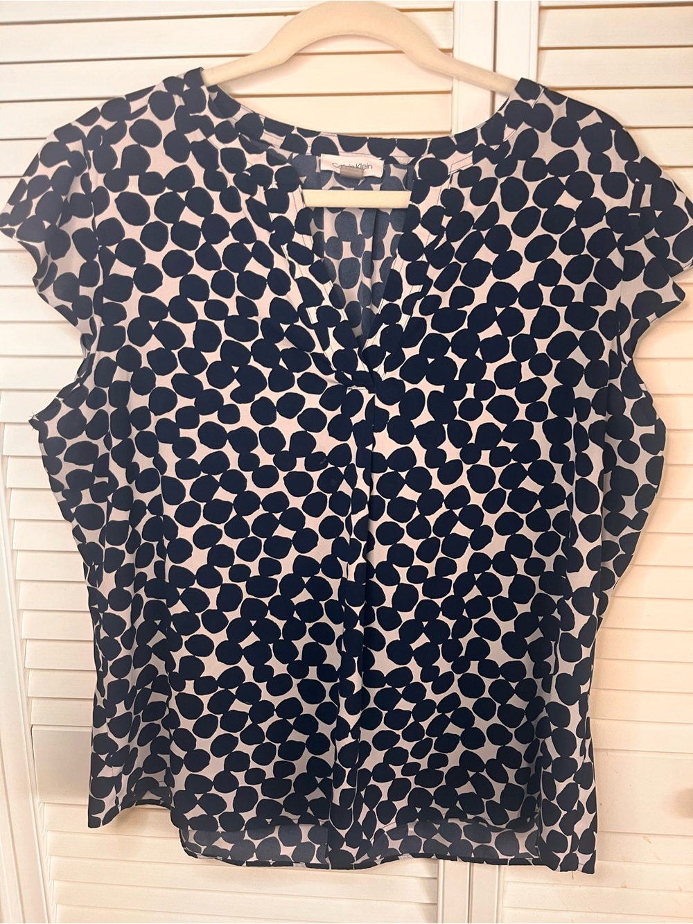 Calvin Klein Black and White Dot-Twist Cap Sleeve Blouset